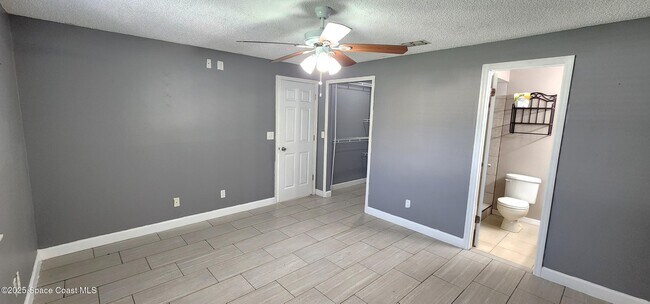 Building Photo - 5901 Aires Ave