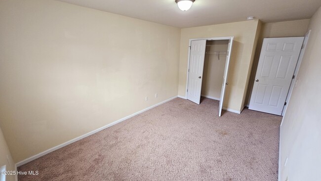 Building Photo - 714 Savannah Dr