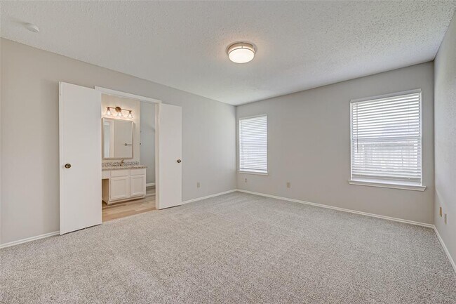 Building Photo - 2230 Bent River Dr