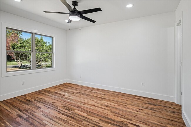 Building Photo - 9946 Kilarney Dr