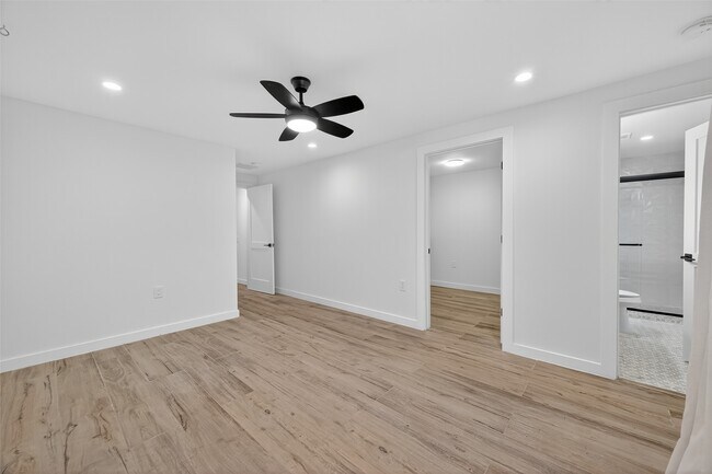 Building Photo - 3333 Calumet St
