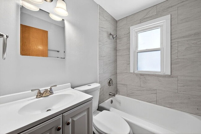 Building Photo - 1414 Comet Dr