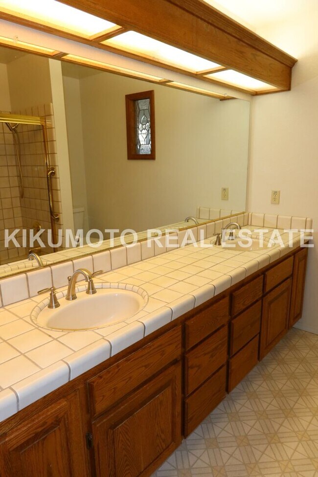 Building Photo - Riverlake 4 bedroom, 3 bath, 3 car home