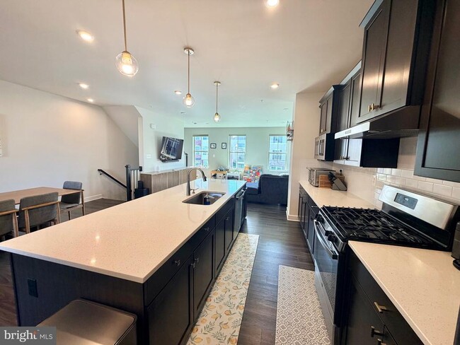 Building Photo - 8627 Satinwood Dr