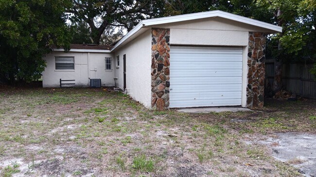 Building Photo - 2/1 Single family home with fenced in yard