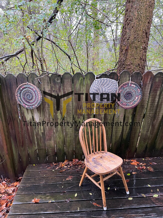 Building Photo - 2bed/1bath Apartment