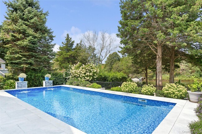 Building Photo - 425 Cedar Point Dr E