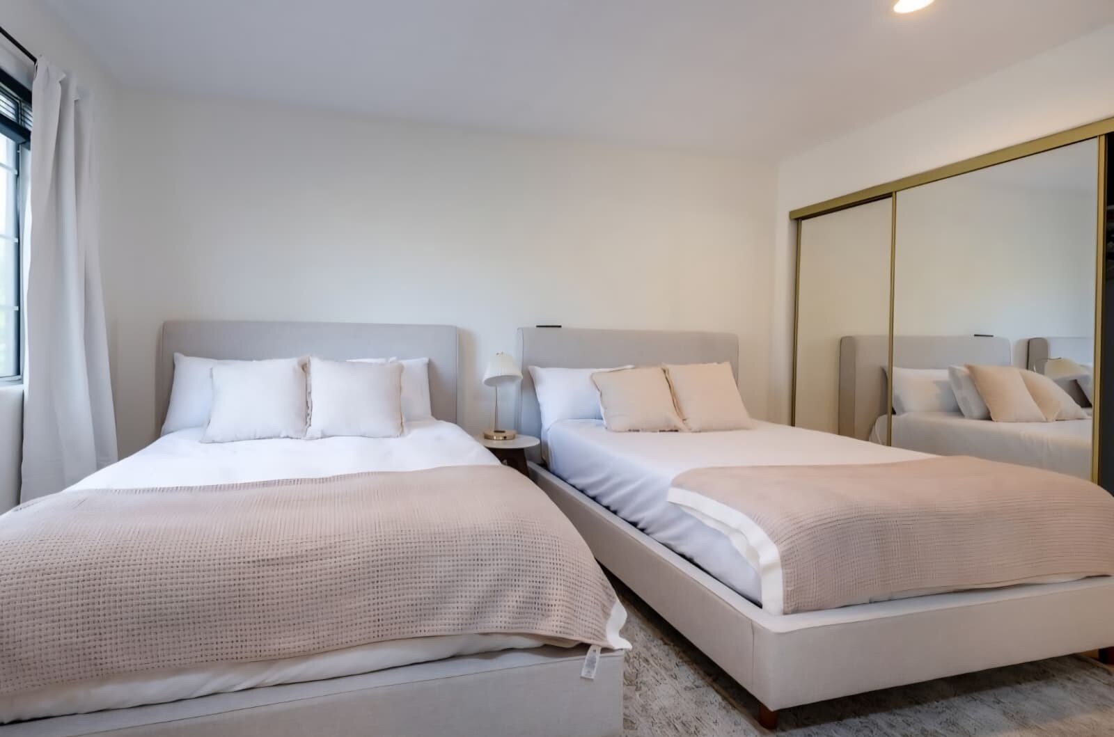 Building Photo - 525 N Orange Dr