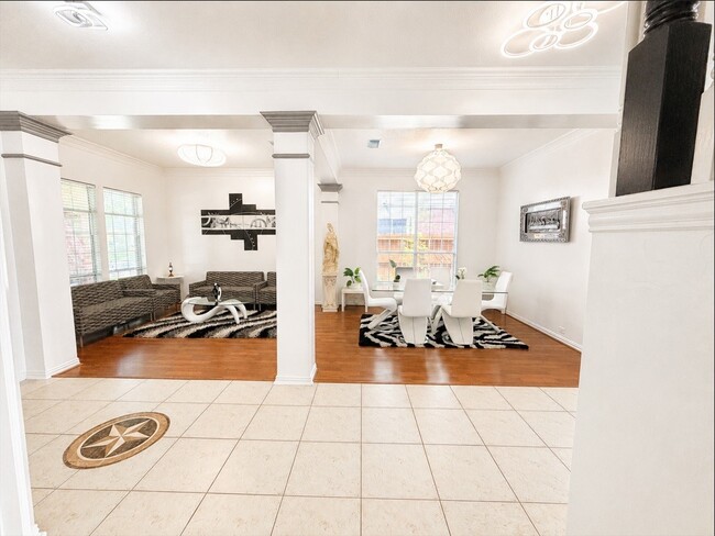 Building Photo - 5507 Cranston Ct