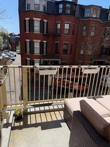 Building Photo - 127 Pinckney St