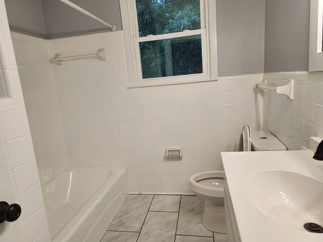 Building Photo - 415 Christopher Dr