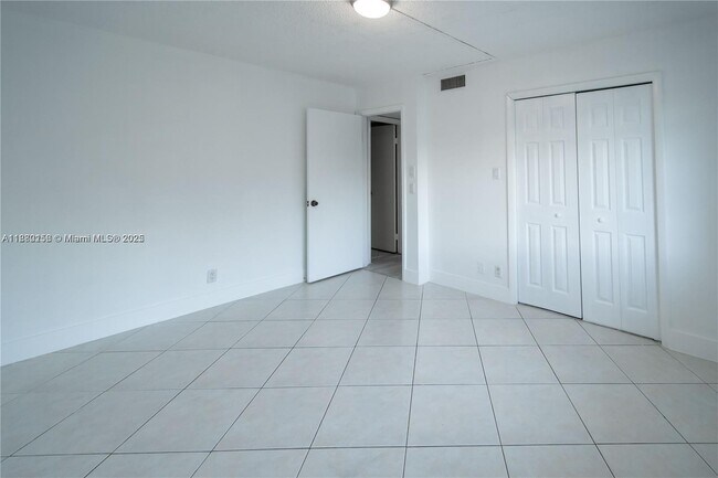 Building Photo - 16471 Blatt Blvd