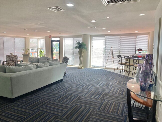 Building Photo - 793 Davis Rd