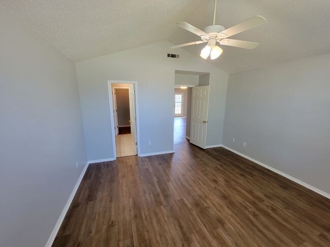 Building Photo - 1010 S Liberty Dr