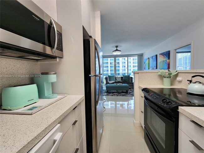 Building Photo - 3505 S Ocean Dr