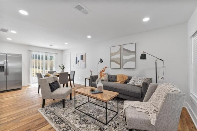 Building Photo - 1514 Peachcrest Rd