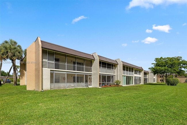 Building Photo - 110 Lake Meryl Dr