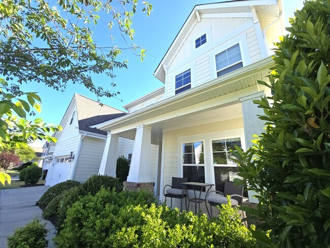 Building Photo - 1129 Flower St