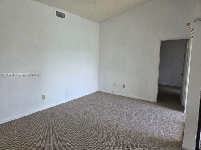 Building Photo - 1017 Washington Cir