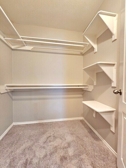 Building Photo - 3601 N Arroyo Park Ln