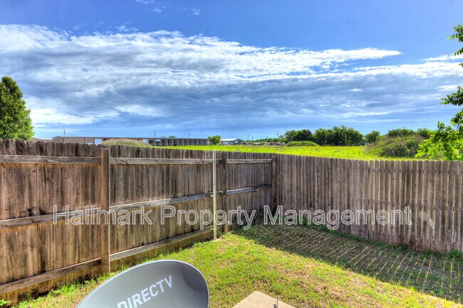 Building Photo - 1726 W Palm Pl