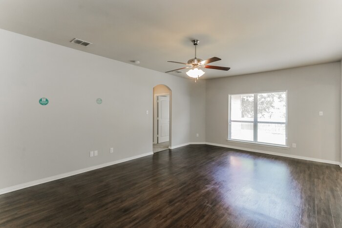 Building Photo - 952 Haley Dr