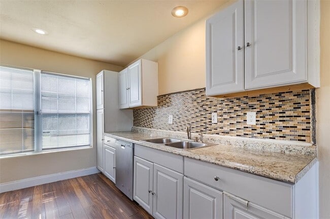 Building Photo - 10601 Murr Way