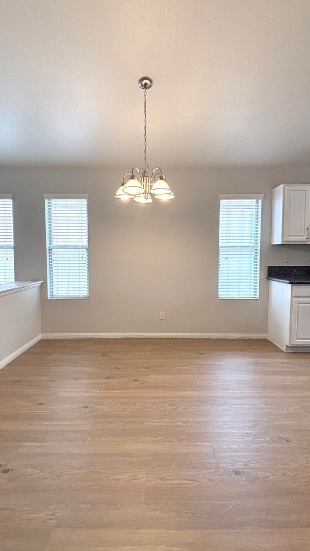 Building Photo - Single Story Summerlin Home with 3 Bedrooms! No Carpets. New Laminate Flooring. Cute backyard.