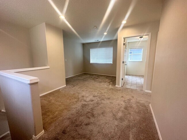 Building Photo - 3 Bedroom Beaverton Home with A/C!