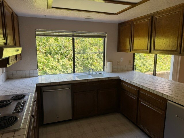 Building Photo - 7441 Trigo Ln