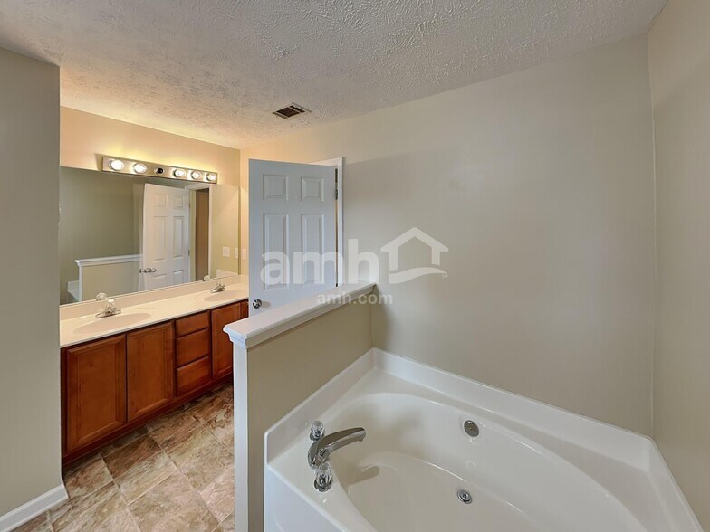 Building Photo - 4006 Pennick Ct