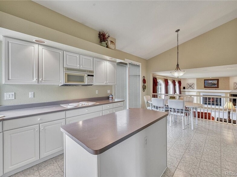 Building Photo - 9215 Ashburn Ct