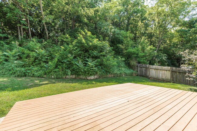 Building Photo - 330 River Rd