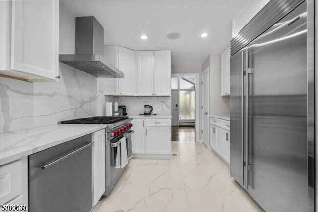 Building Photo - 11 Stevenson Ln