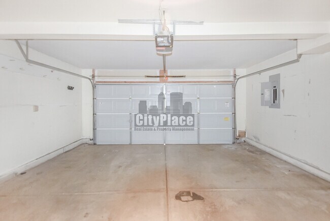 Building Photo - 1394 Fall Ridge Dr