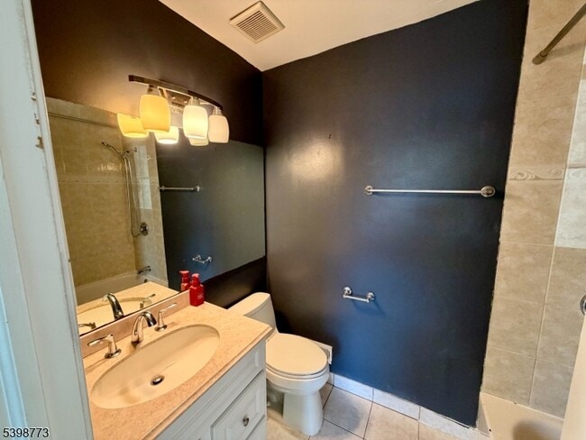 Building Photo - 347 Bromley Pl