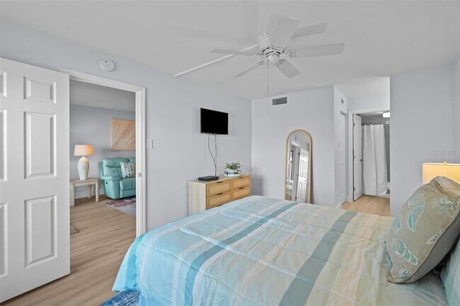 Building Photo - 6051 Sun Blvd