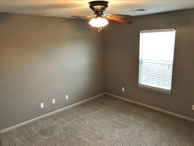 Building Photo - 3D Tour Available - 1-Car Garage + Back Patio + LVT Flooring! Available July 3rd!