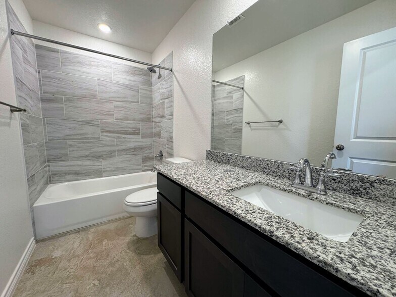 Building Photo - 1206 Lehmann Dr