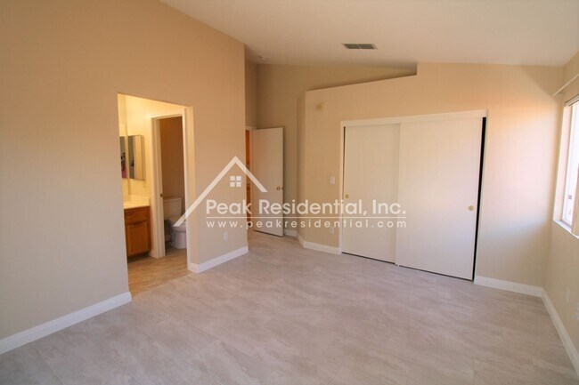 Building Photo - Updated 4bd/2ba Elk Grove Home with 2 Car Garage
