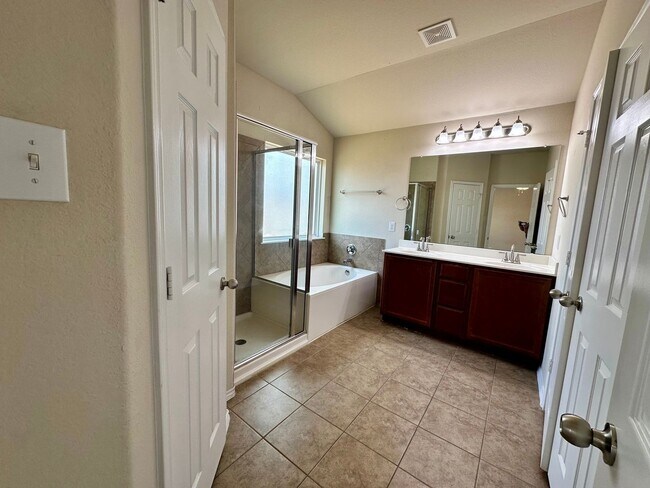Building Photo - 9917 Desperado Dr