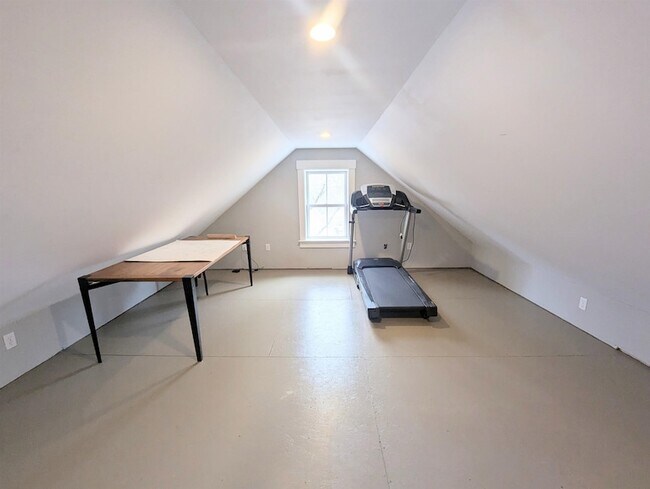 Building Photo - 33 Old Cemetery Rd