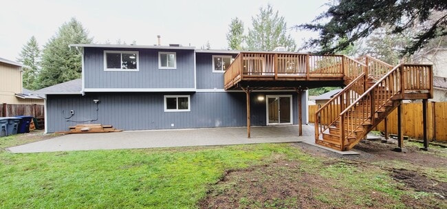 Building Photo - Stunning 4 bedroom House in an amazing location of Puyallup!