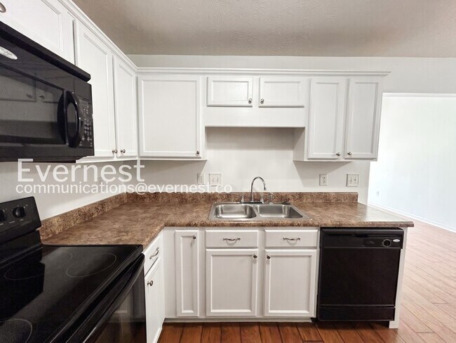 Building Photo - 3-Bed/3-Bath Townhome/Available Now!