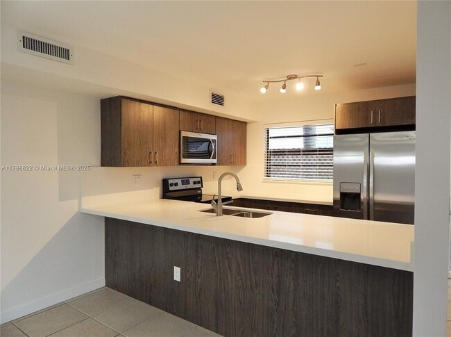 Building Photo - 3115 SW 27th Ave