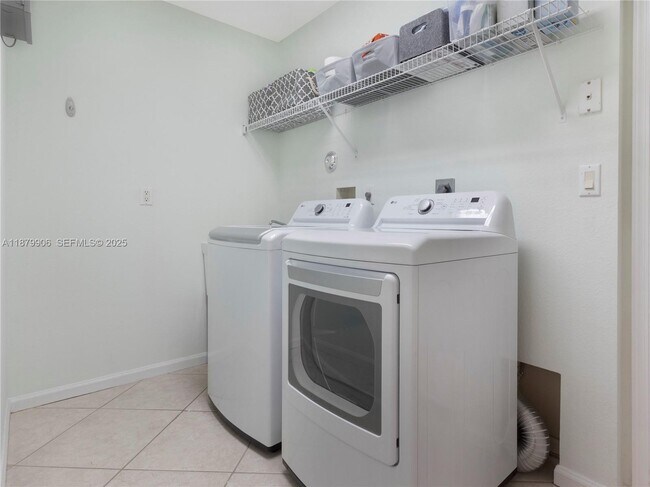 Building Photo - 2549 Egret Lake Dr