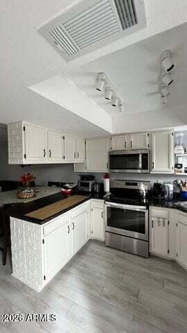 Building Photo - 1055 W 5th St