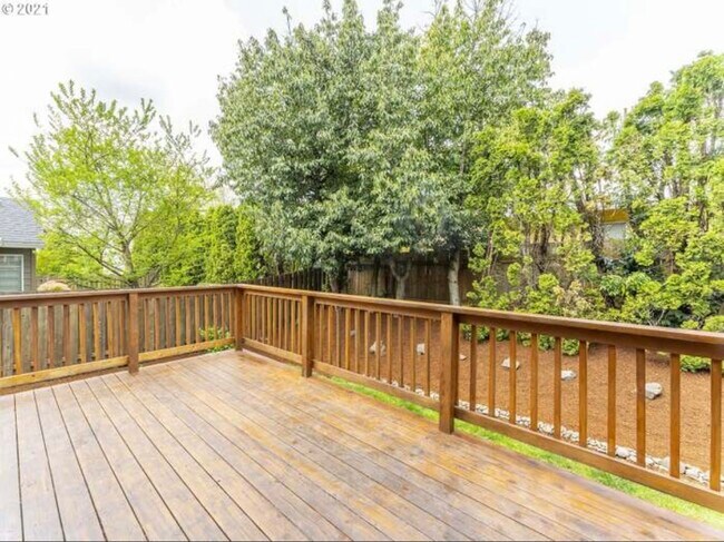 Building Photo - 3081 SE Riesling Rd