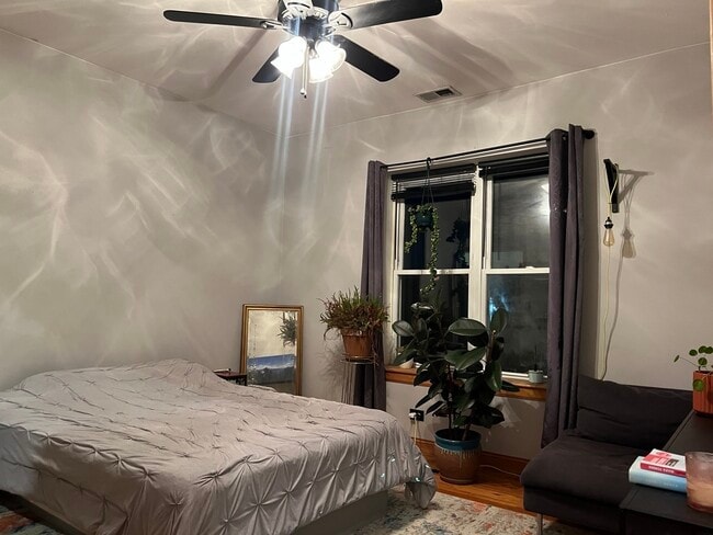 Building Photo - 2747 W Le Moyne St