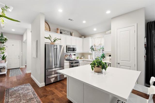 Building Photo - 4520 Del Rey Ave